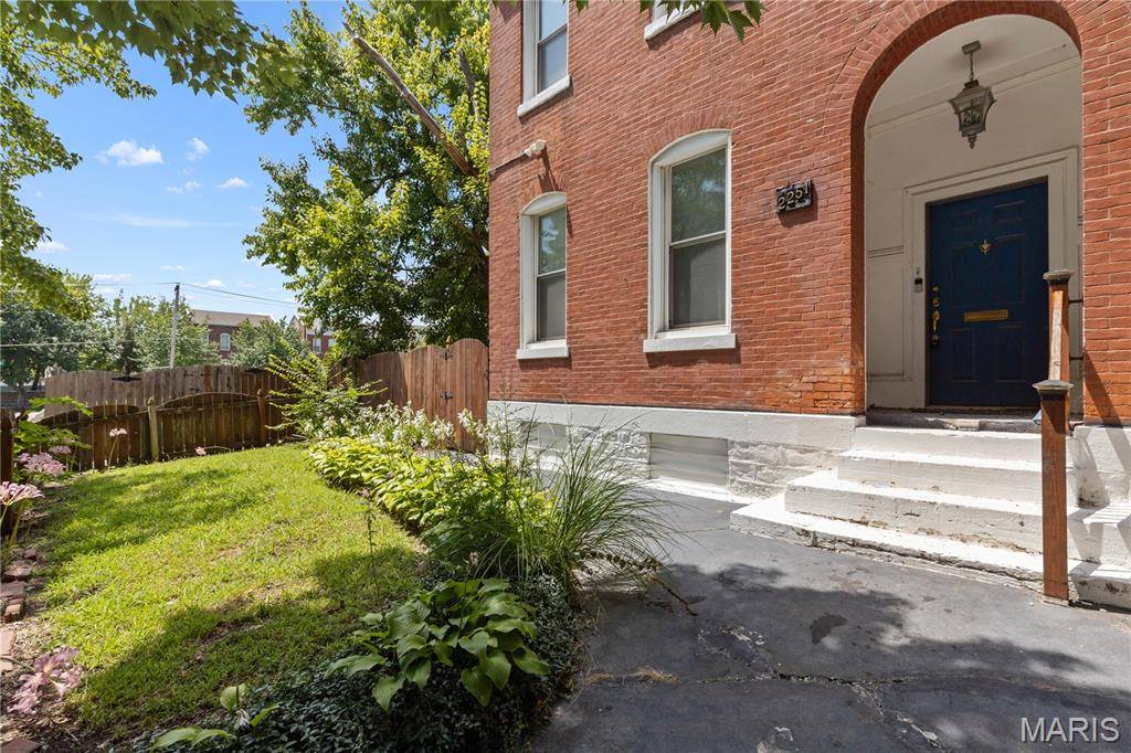 2251 Jules ST, St Louis, MO 63104