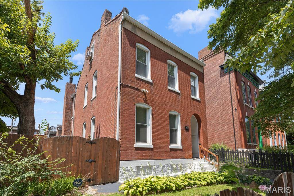 2251 Jules ST, St Louis, MO 63104