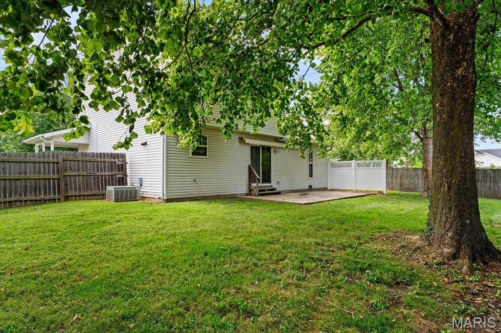 804 Country Meadow LN, Shiloh, IL 62221
