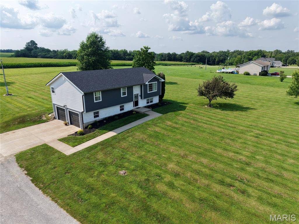 11779 Hickory Grove Pl, New London, MO 63459