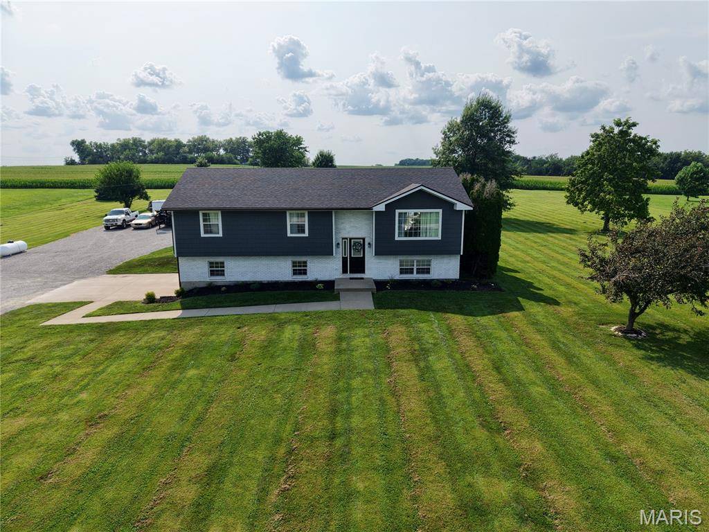 11779 Hickory Grove Pl, New London, MO 63459