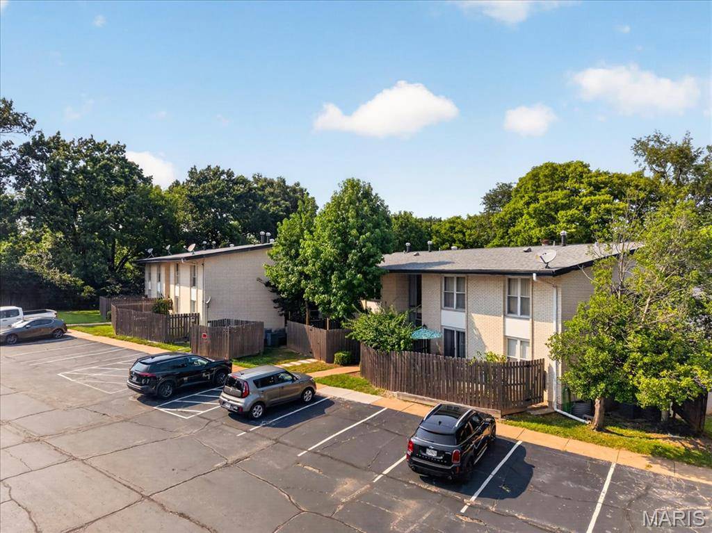 10401 Briarbend DR #9, St Louis, MO 63146