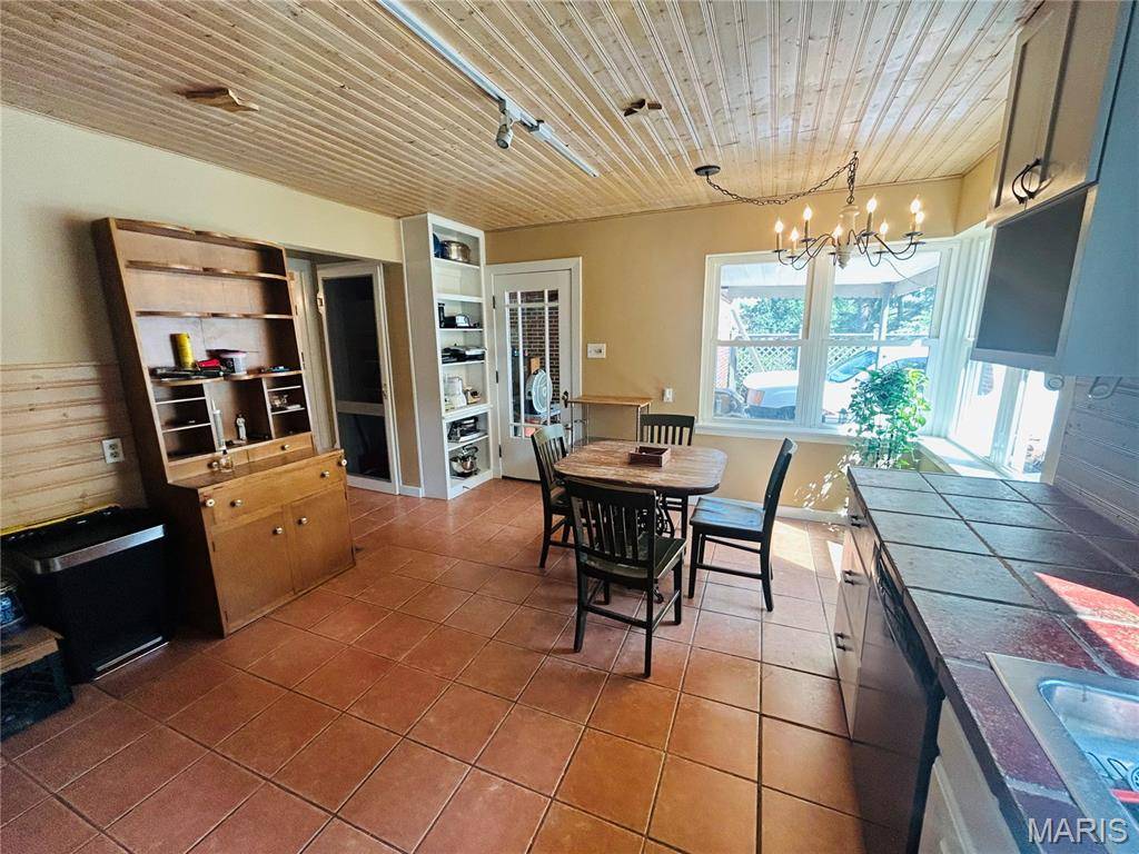 1306 E 3rd ST, Washington, MO 63090