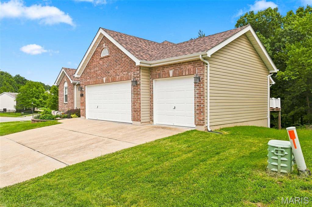 8014 Pinetop DR, St Louis, MO 63129