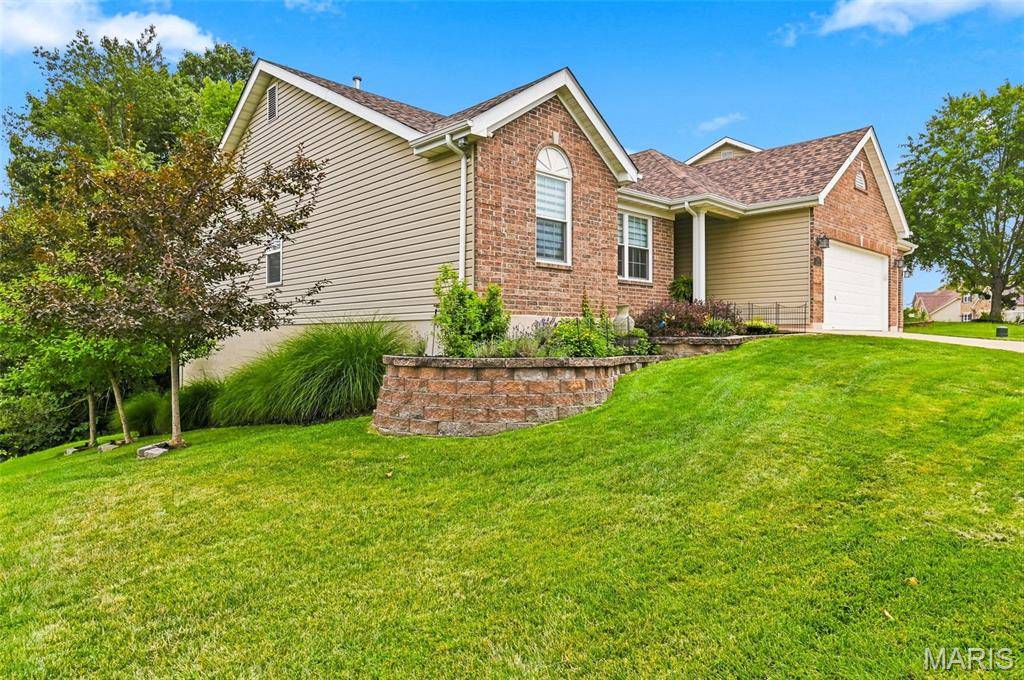 8014 Pinetop DR, St Louis, MO 63129