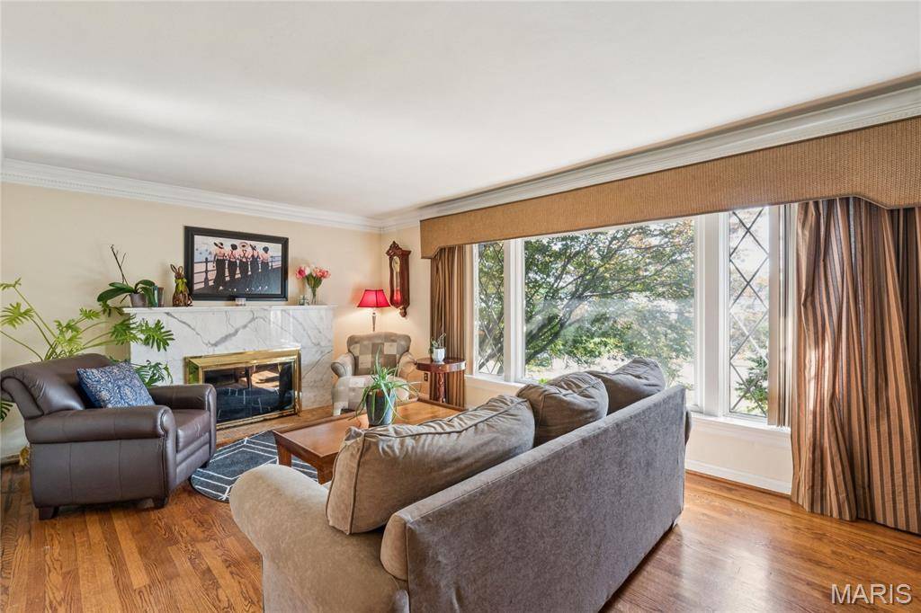 5215 Creighton DR, St Louis, MO 63123