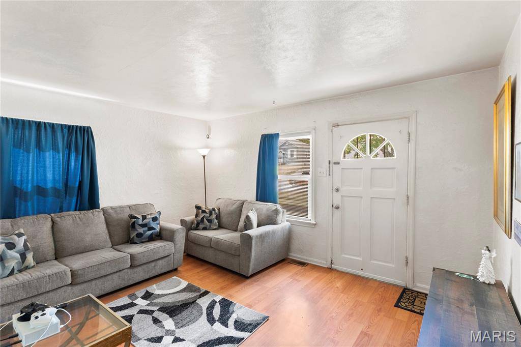 8017 Patterson DR, St Louis, MO 63134