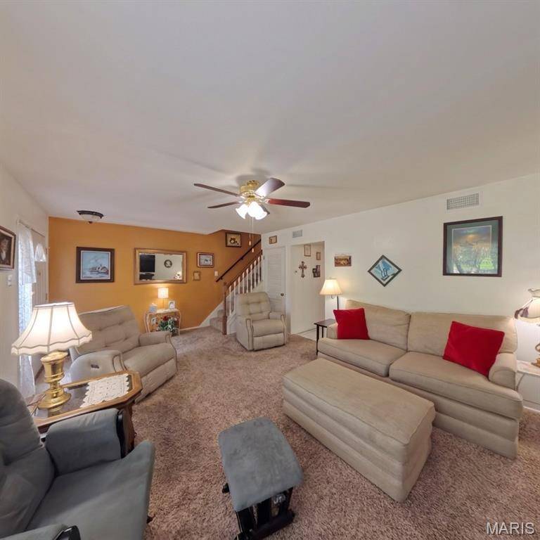 10035 Sakura DR, St Louis, MO 63128