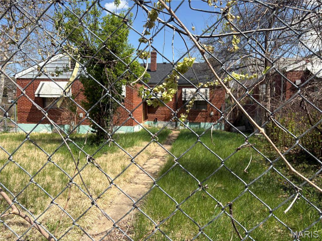 8459 Newby ST, St Louis, MO 63147
