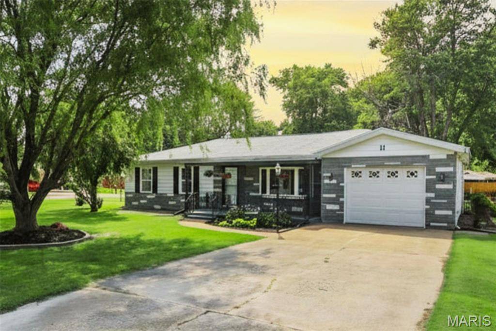 11 Oak DR, Caseyville, IL 62232