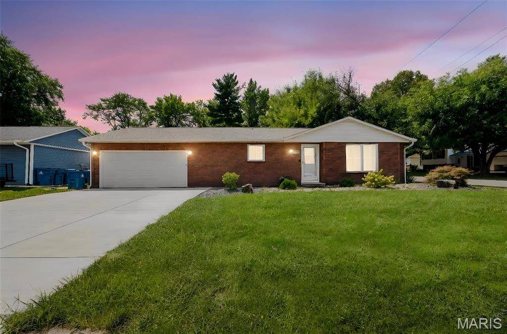 1310 27th ST, Highland, IL 62249