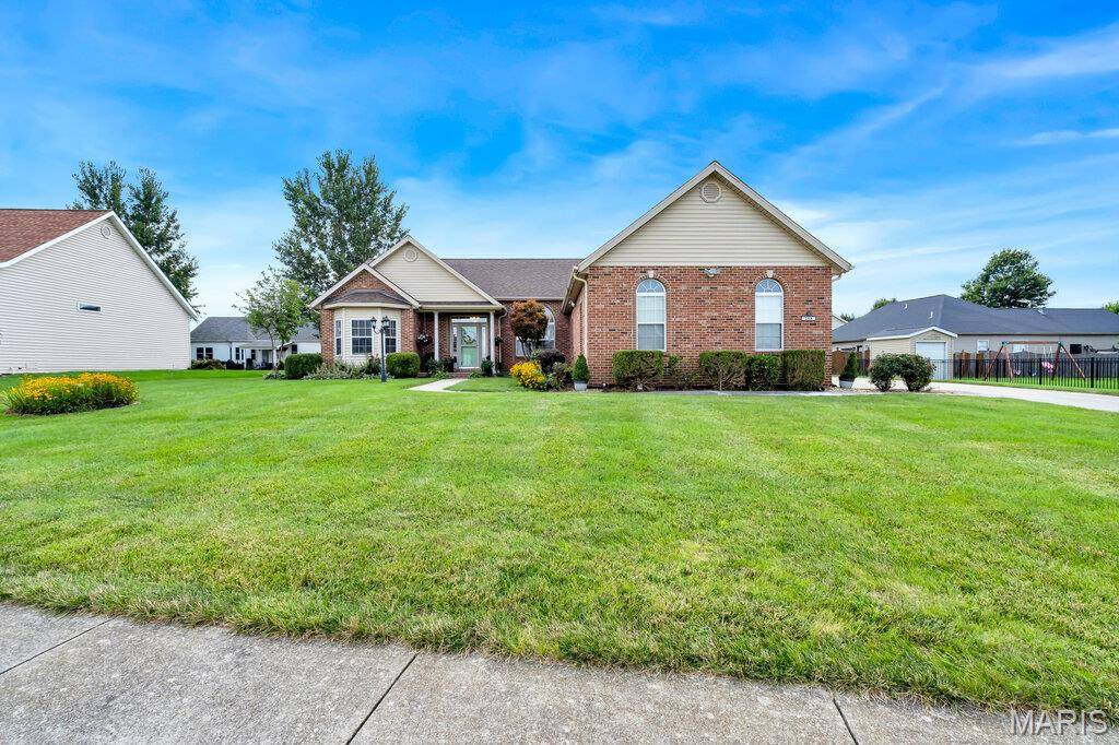 588 Manor LN, Millstadt, IL 62260