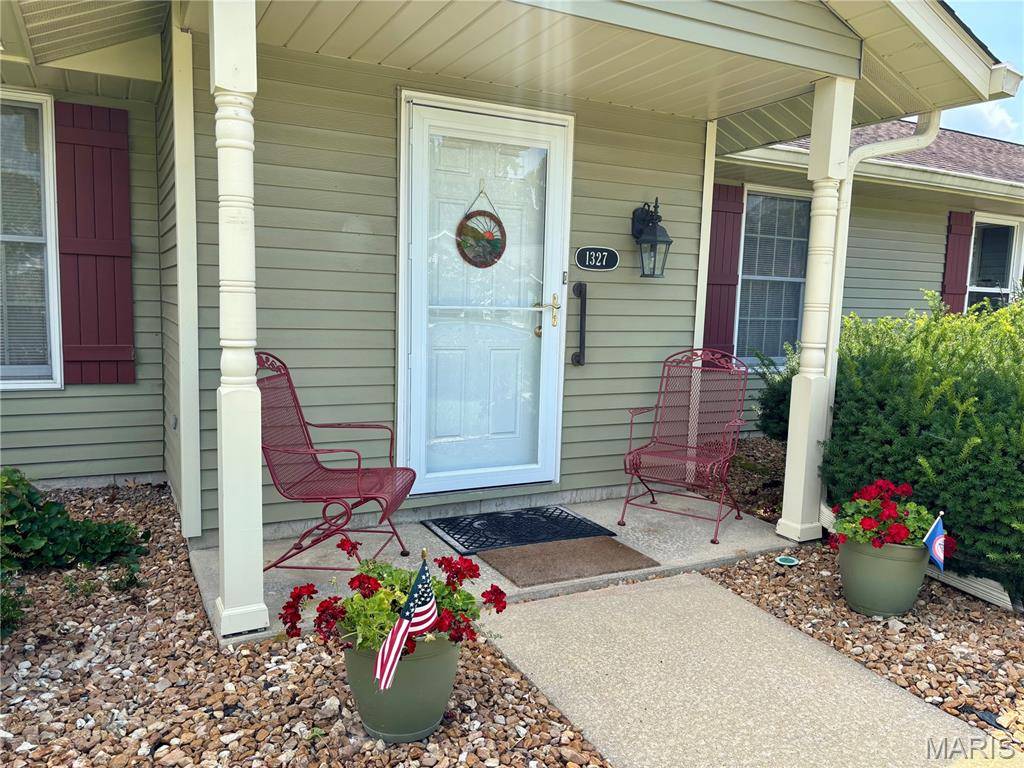 1327 Normandy DR, Godfrey, IL 62035