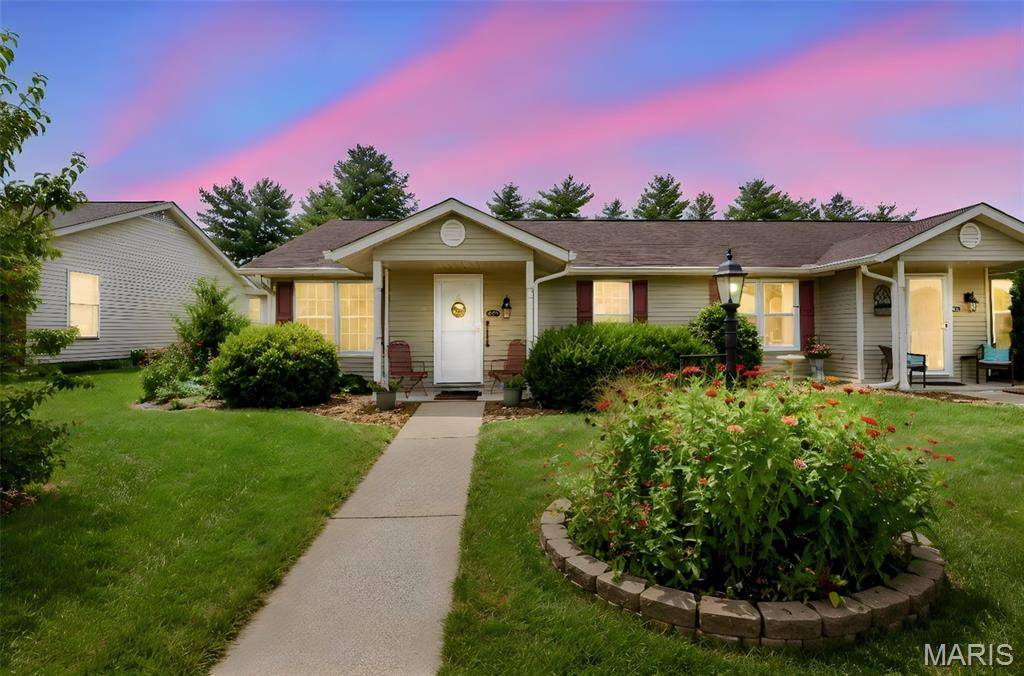 1327 Normandy DR, Godfrey, IL 62035