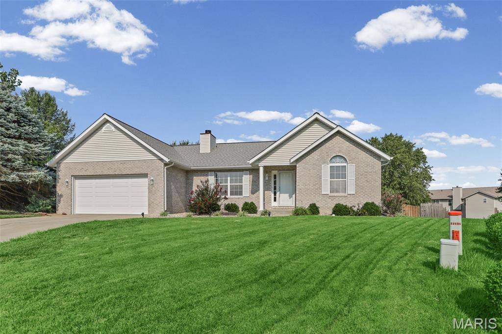 5207 Loyola CT, Fairview Heights, IL 62208