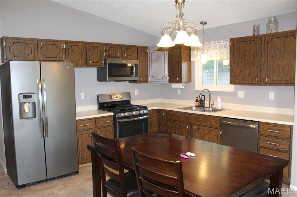 3678 Falcon AVE, Bridgeton, MO 63044