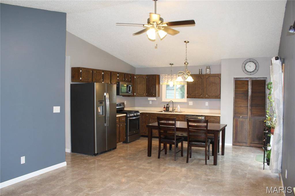 3678 Falcon AVE, Bridgeton, MO 63044