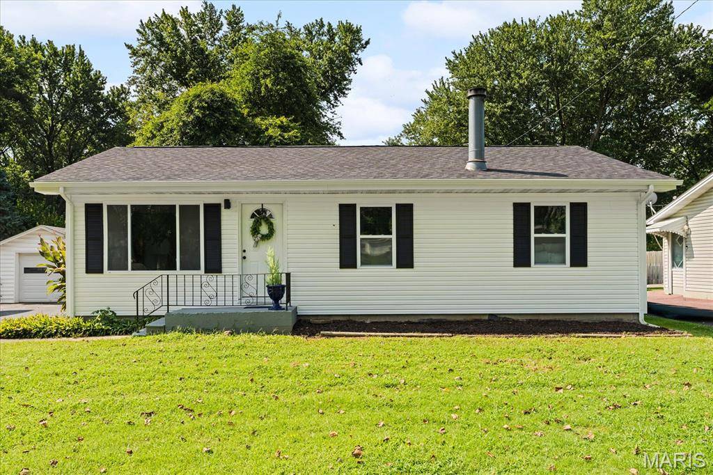 9106 Summit DR, Fairview Heights, IL 62208