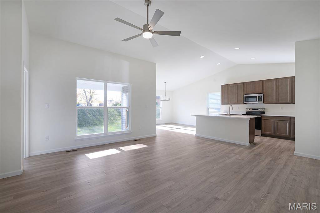 102 Windrow DR, O'fallon, MO 63385