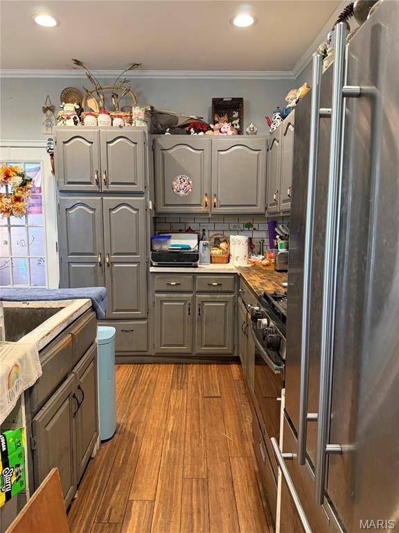 61 E Lorena AVE, Wood River, IL 62095