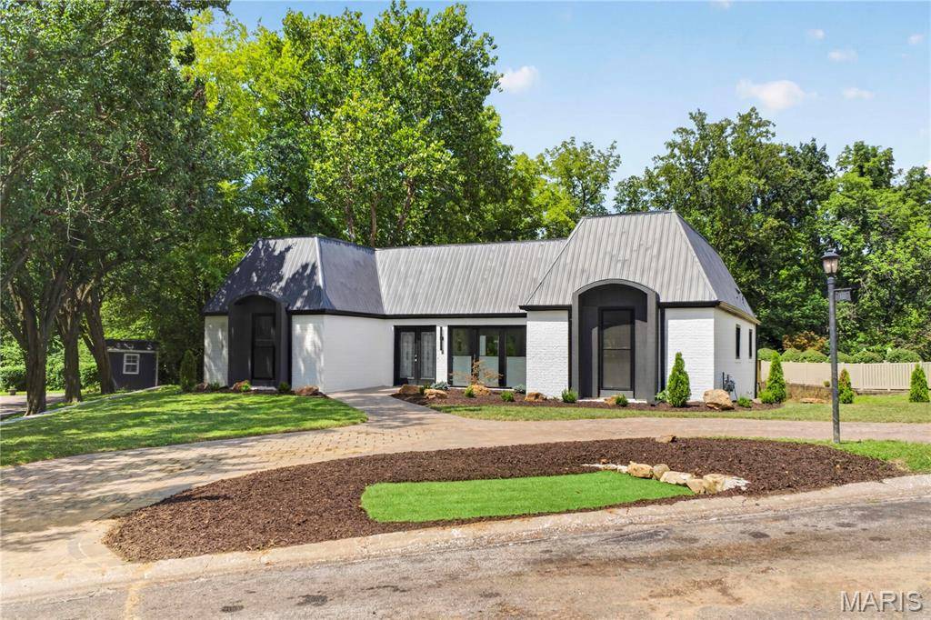 111 Lamoine LN, Belleville, IL 62223