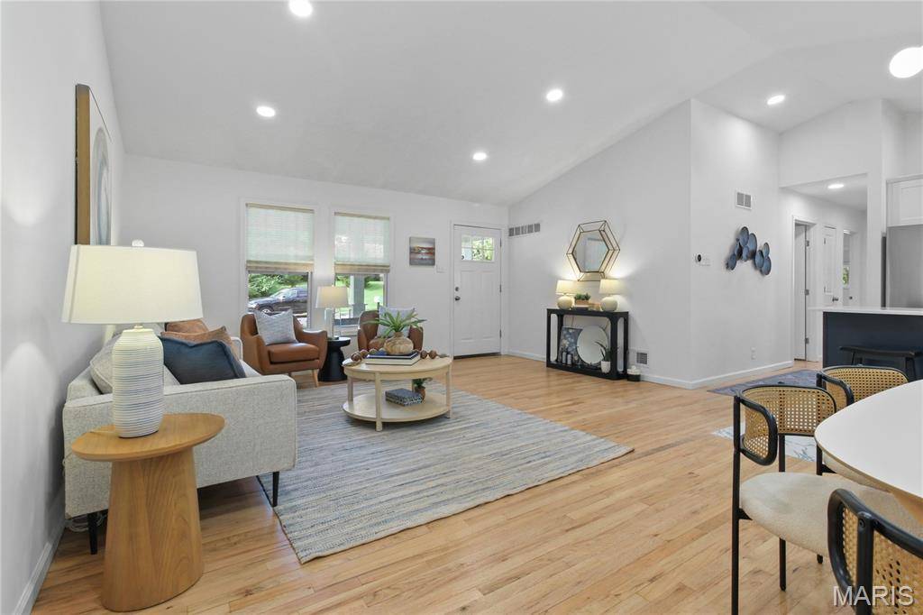 35 Branford DR, Olivette, MO 63132