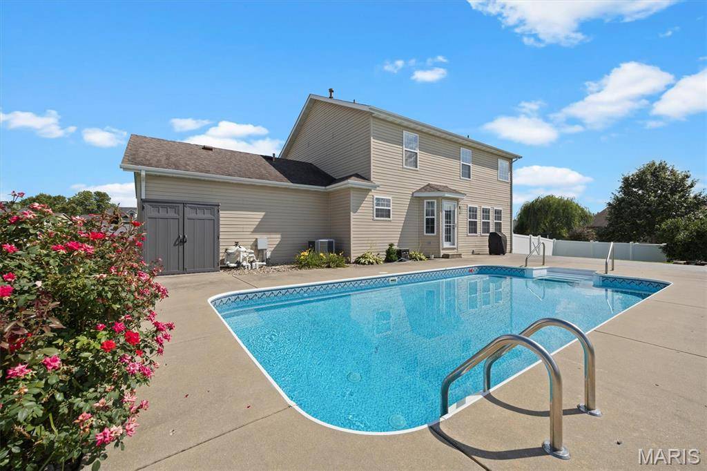 6 Coolidge CT, Troy, IL 62294