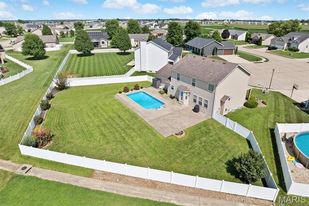 6 Coolidge CT, Troy, IL 62294