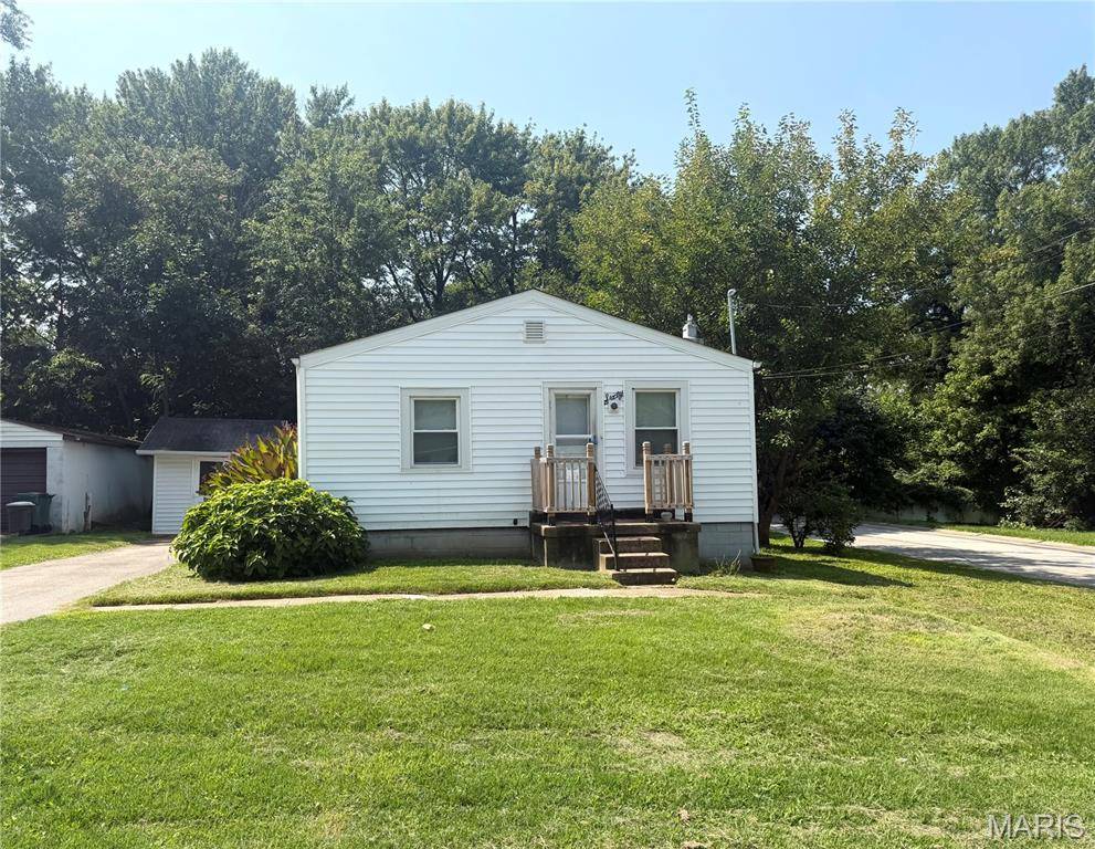 60 Connolly DR, Calverton Park, MO 63135