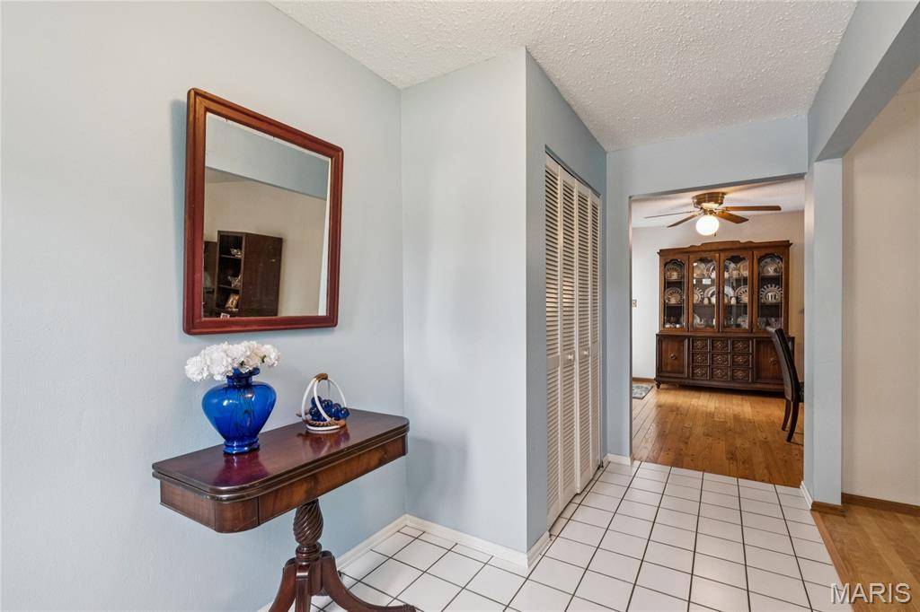 2700 Delaware DR, Florissant, MO 63033