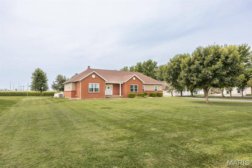 10050 Grodeon RD, Mascoutah, IL 62258