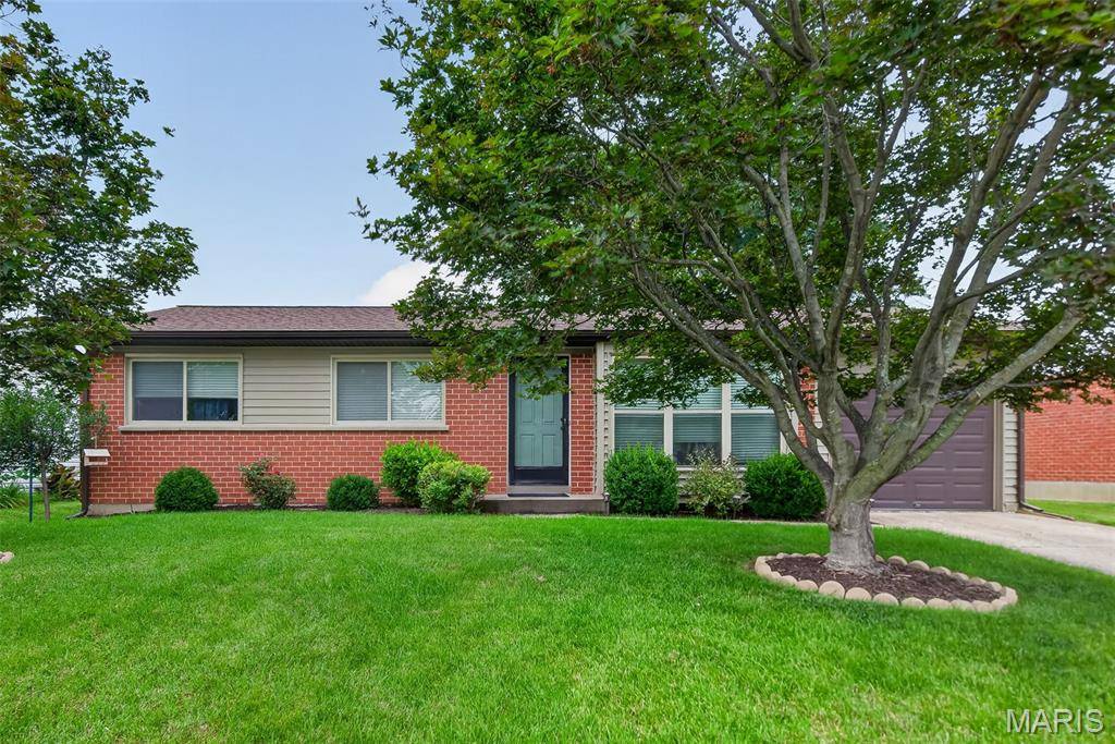 3210 Catesby LN, St Charles, MO 63301