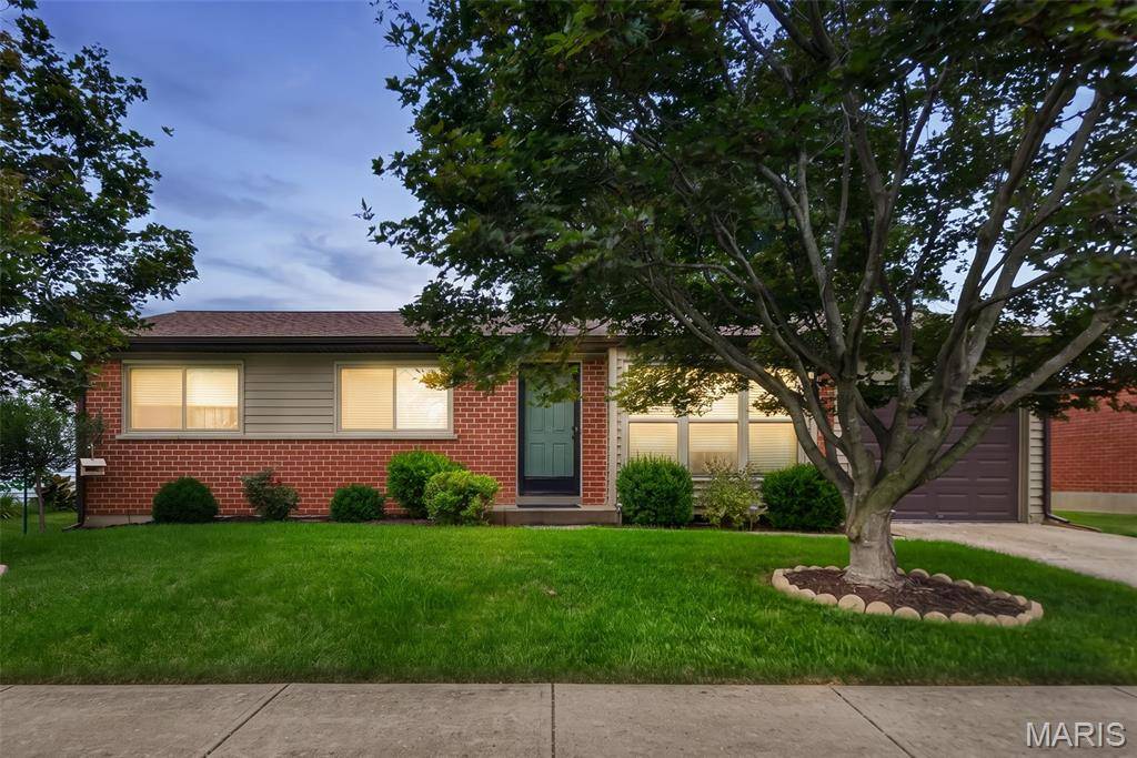 3210 Catesby LN, St Charles, MO 63301