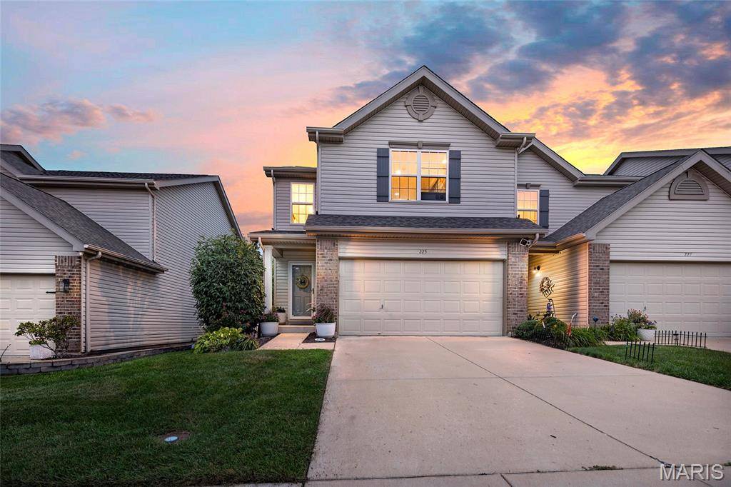 225 Shady Rock LN, O'fallon, MO 63368