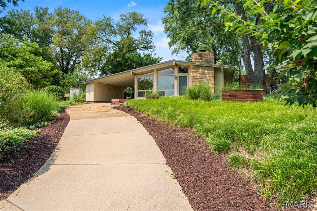 1630 Liggett DR, St Louis, MO 63126