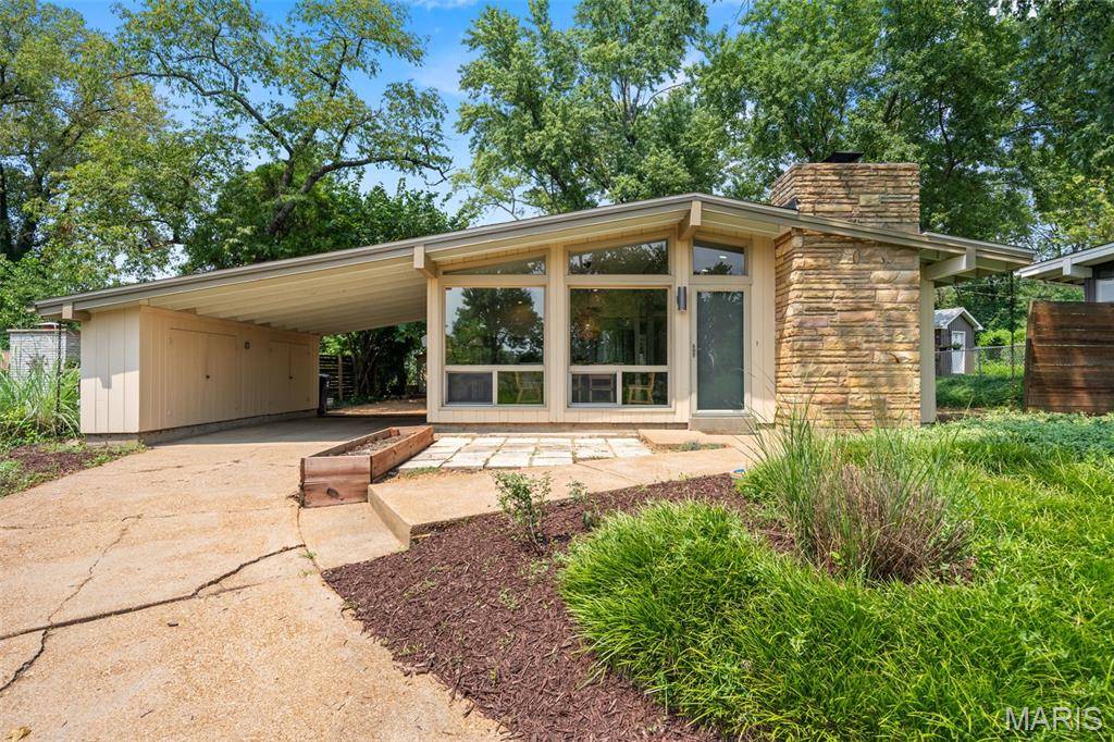 1630 Liggett DR, St Louis, MO 63126
