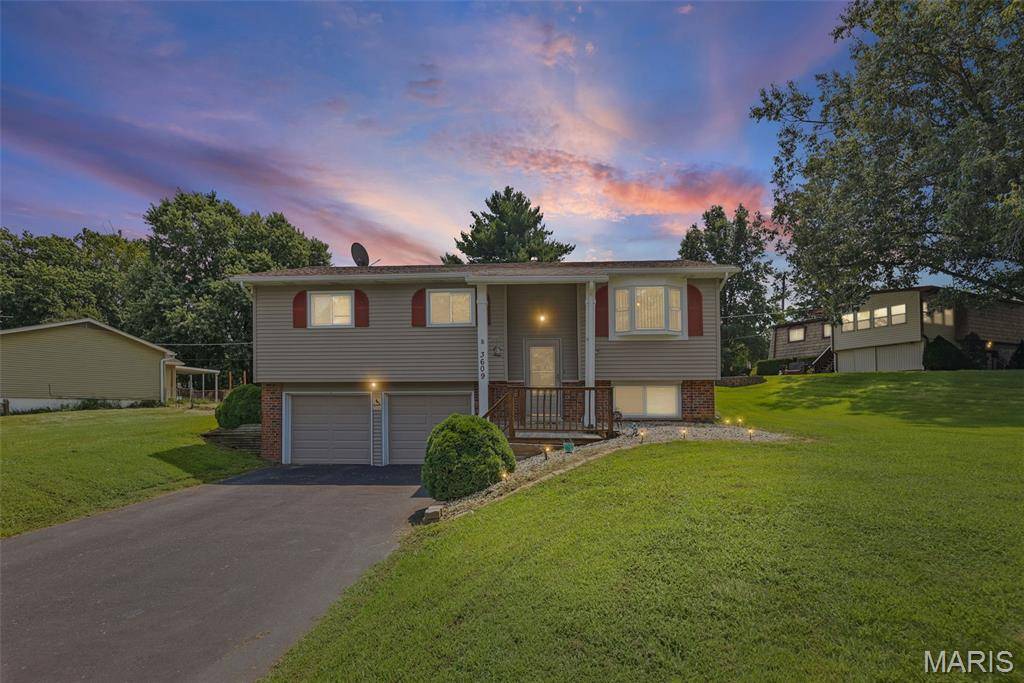 3609 Valley DR, Godfrey, IL 62035
