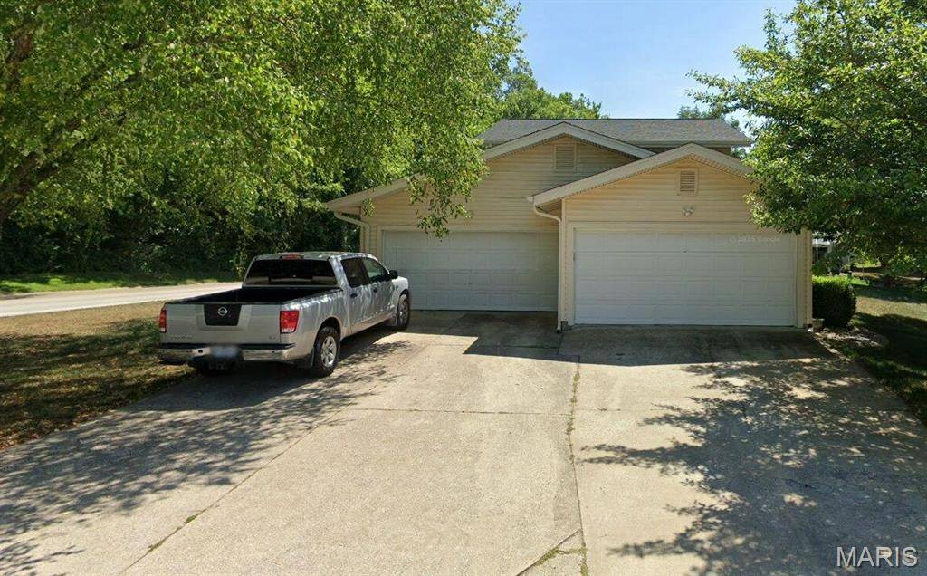 78 Nicole CT, Lake St Louis, MO 63367