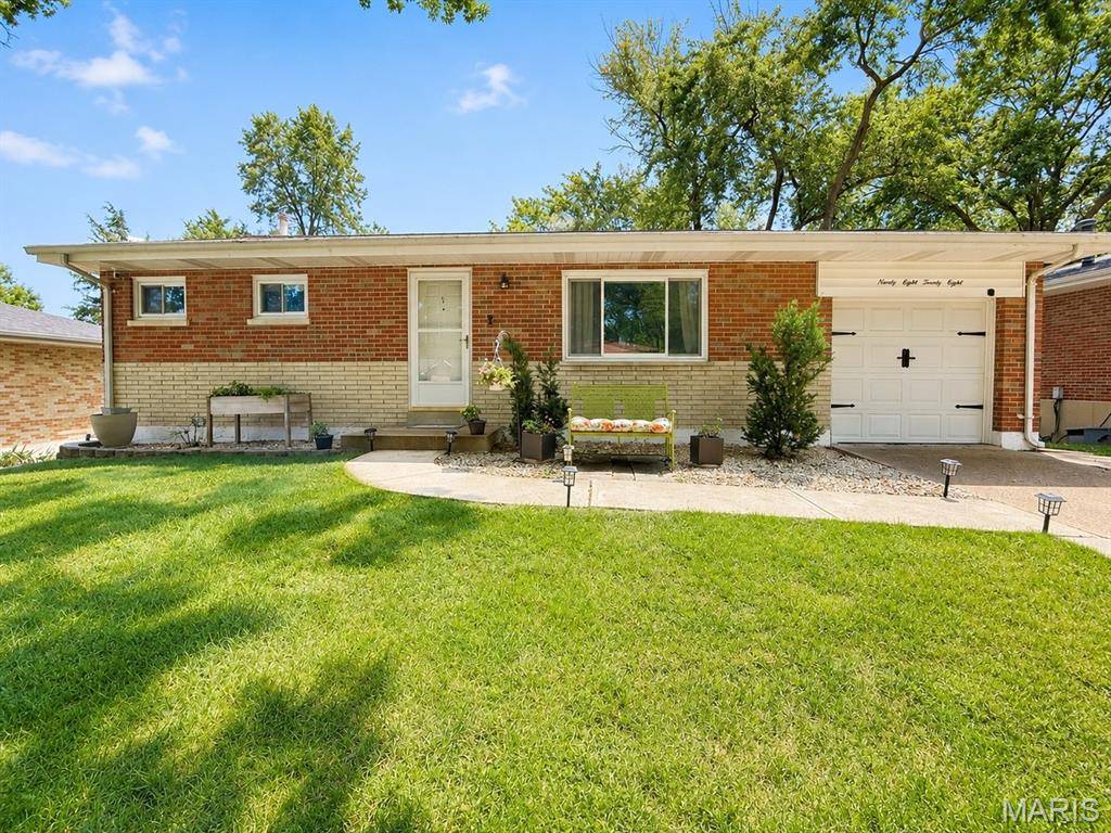 9828 Whitcomb LN, Affton, MO 63123
