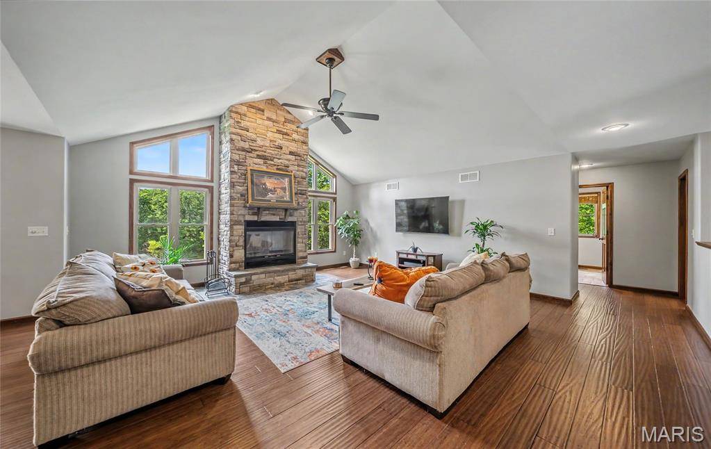 33701 Crystal Lake RD, Brighton, IL 62012