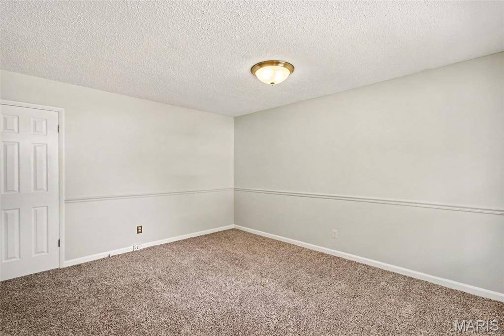 6780 Lesli Mari CT, Florissant, MO 63033