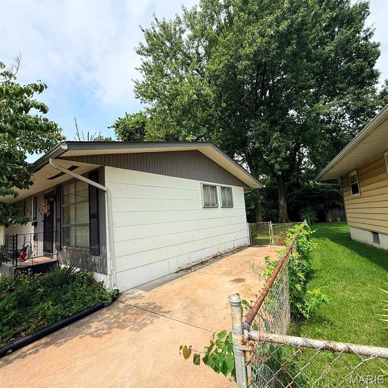 10315 Durness DR, St Louis, MO 63137