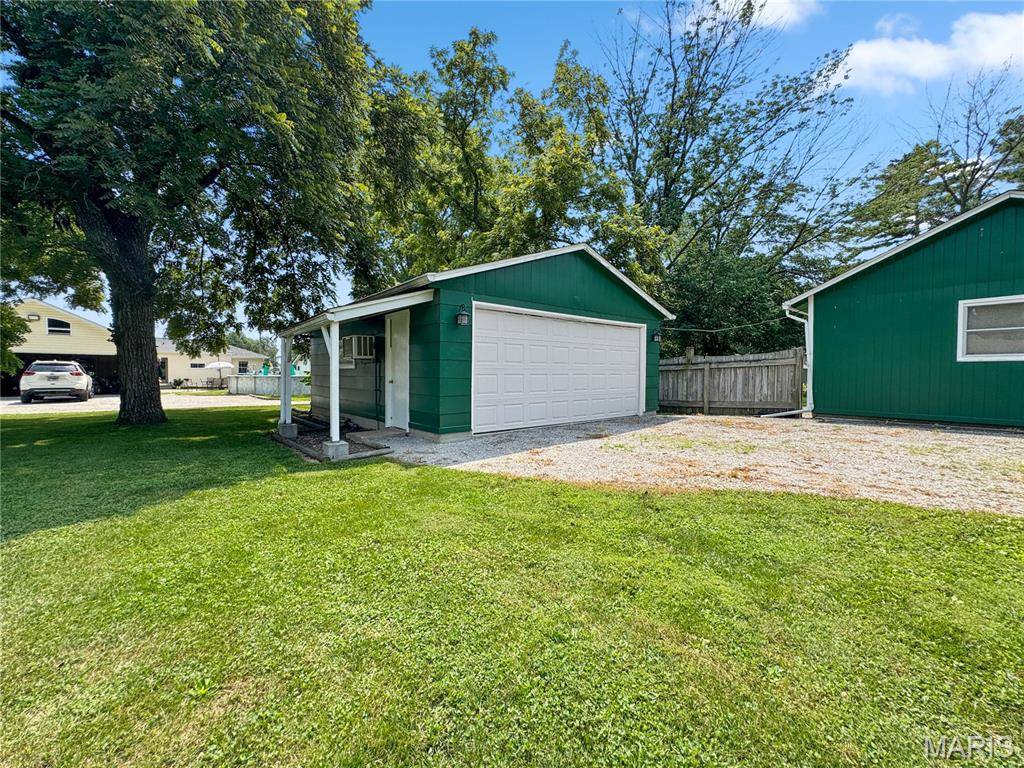 403 N Clinton ST, New Athens, IL 62264