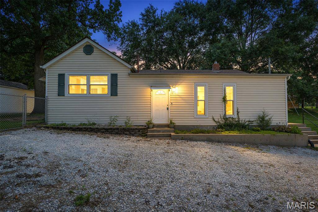 52 Linn DR, Ste Genevieve, MO 63670