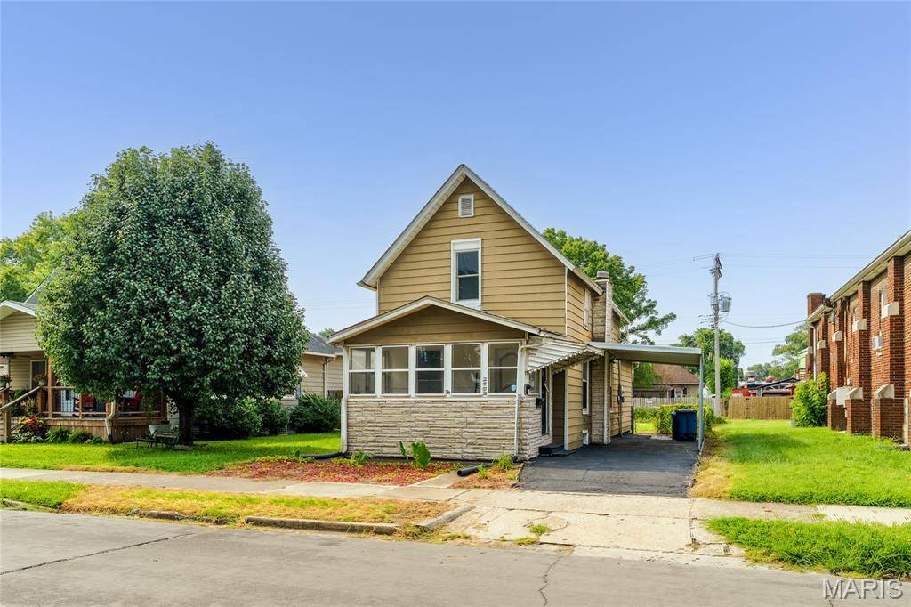 2402 E 25th ST, Granite City, IL 62040