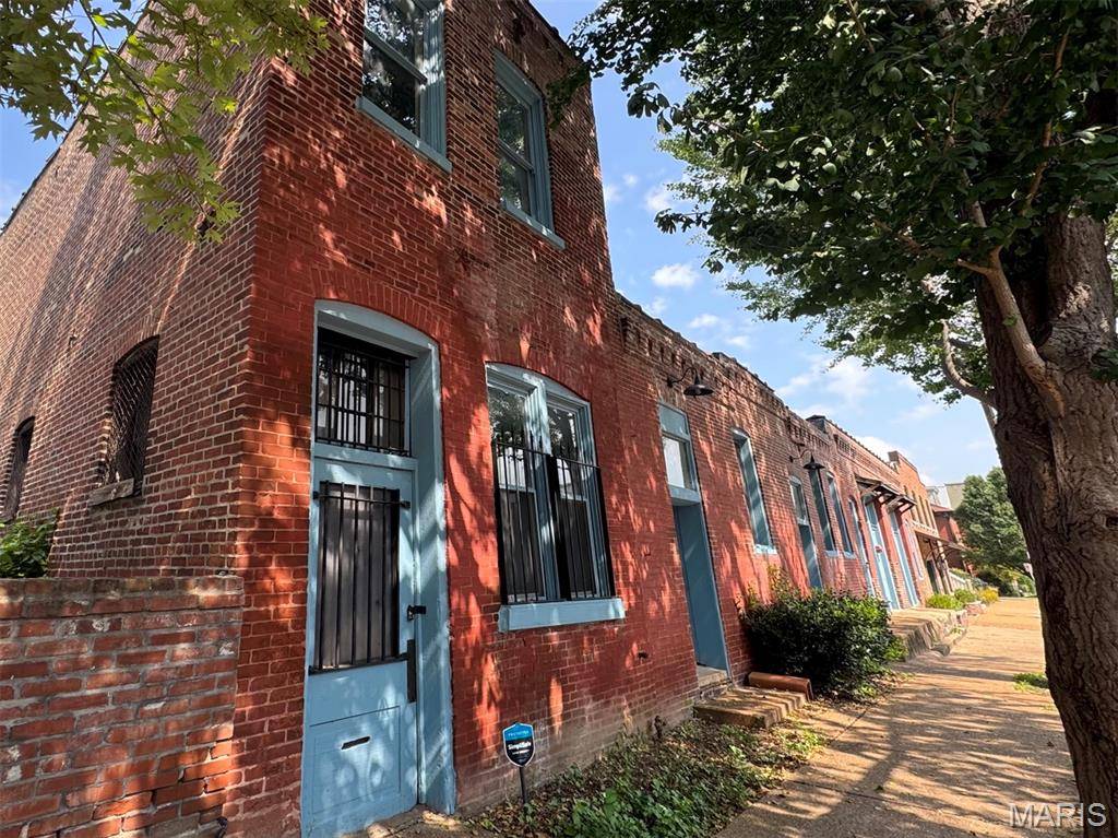 1517 Vail PL, St Louis, MO 63104