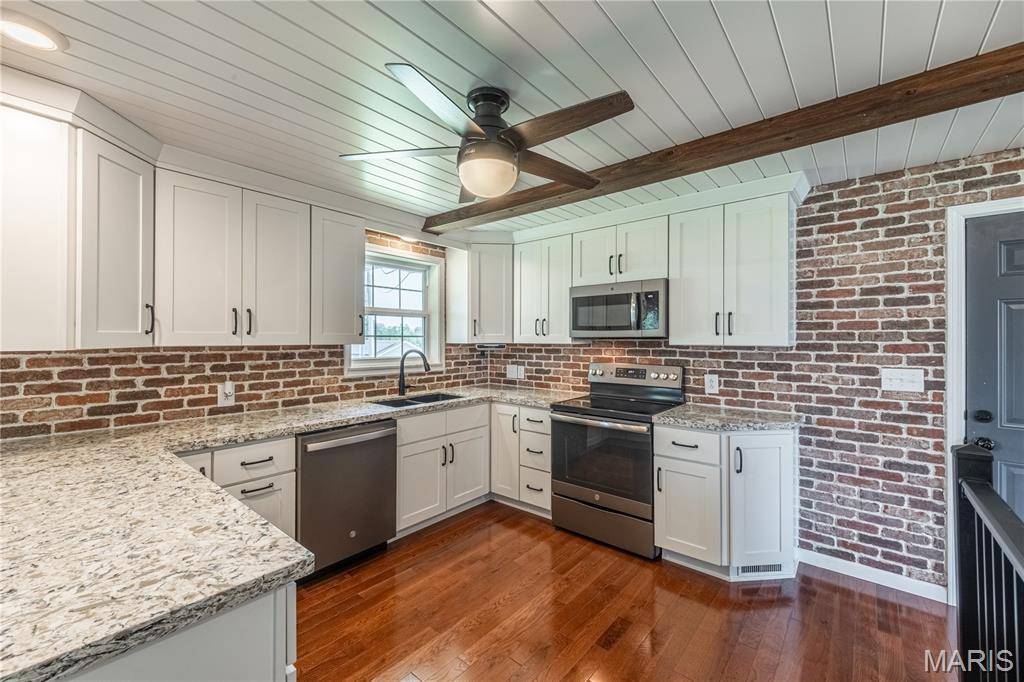 1009 Old Saint Marys RD, Perryville, MO 63775