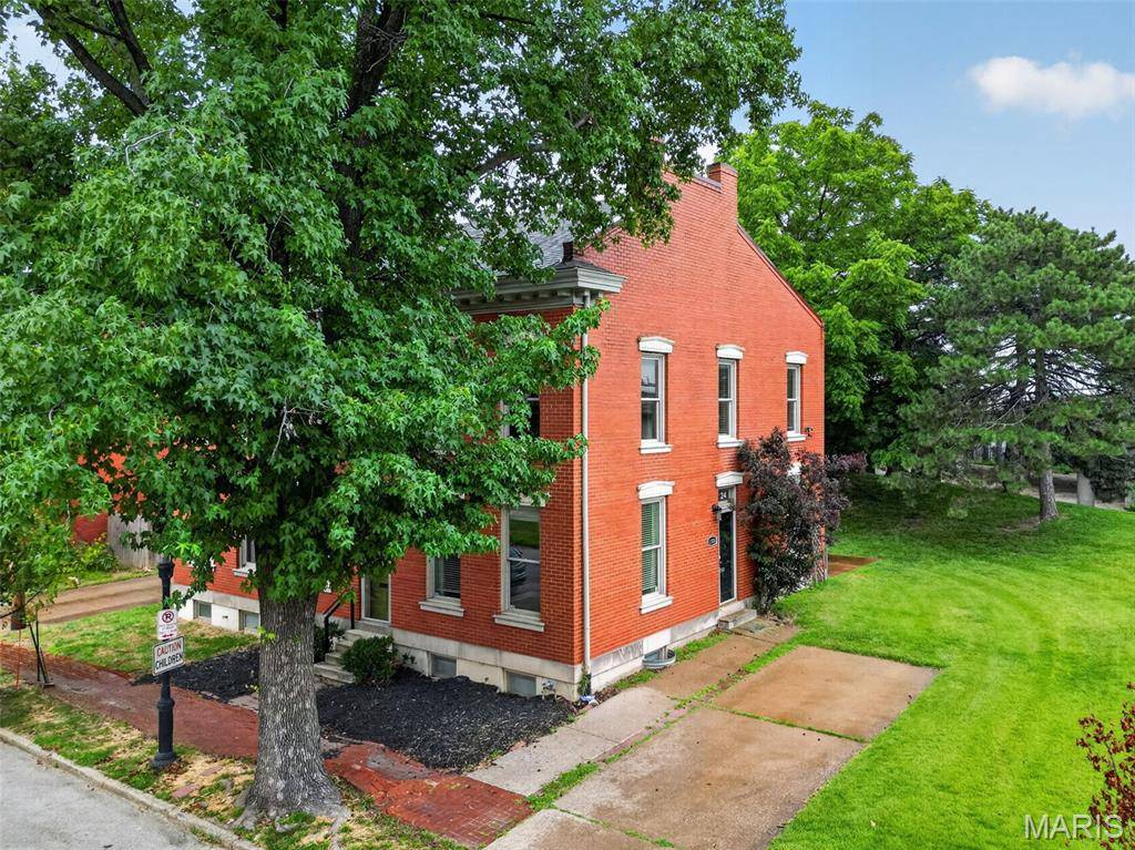 1324 S 9th ST, St Louis, MO 63104