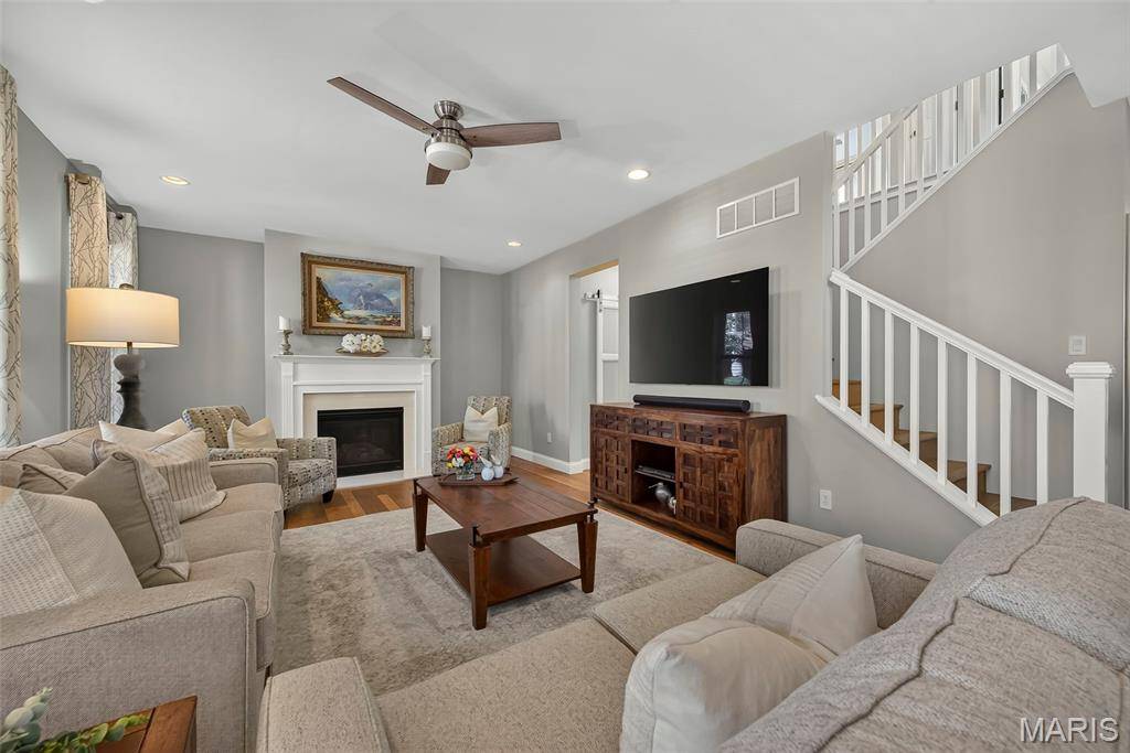 3253 Camp ST, St Charles, MO 63301