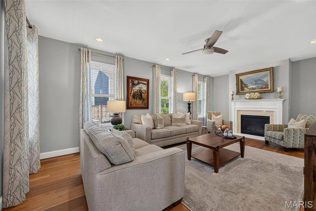 3253 Camp ST, St Charles, MO 63301